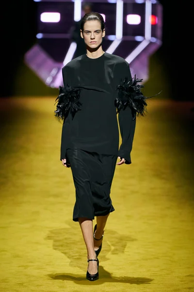 Look 50